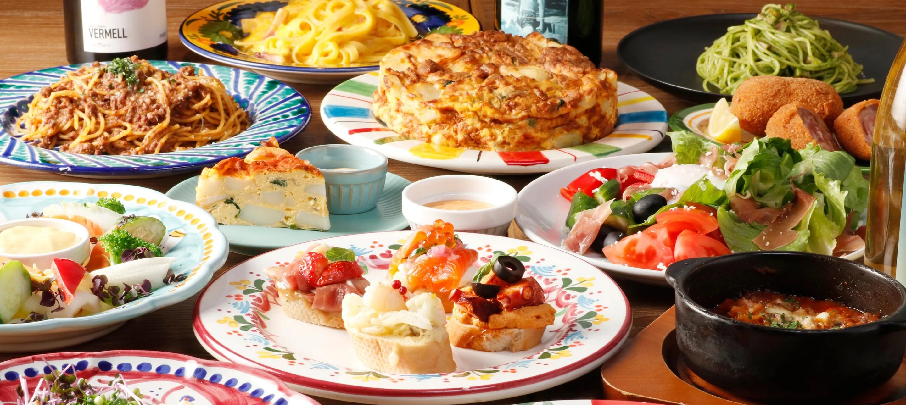 画像：色とりどりの料理